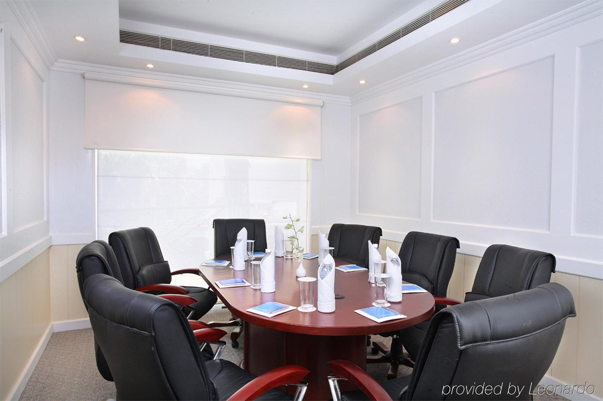 Radisson Blu Kochi Hotel Zakenleven foto Meeting room
