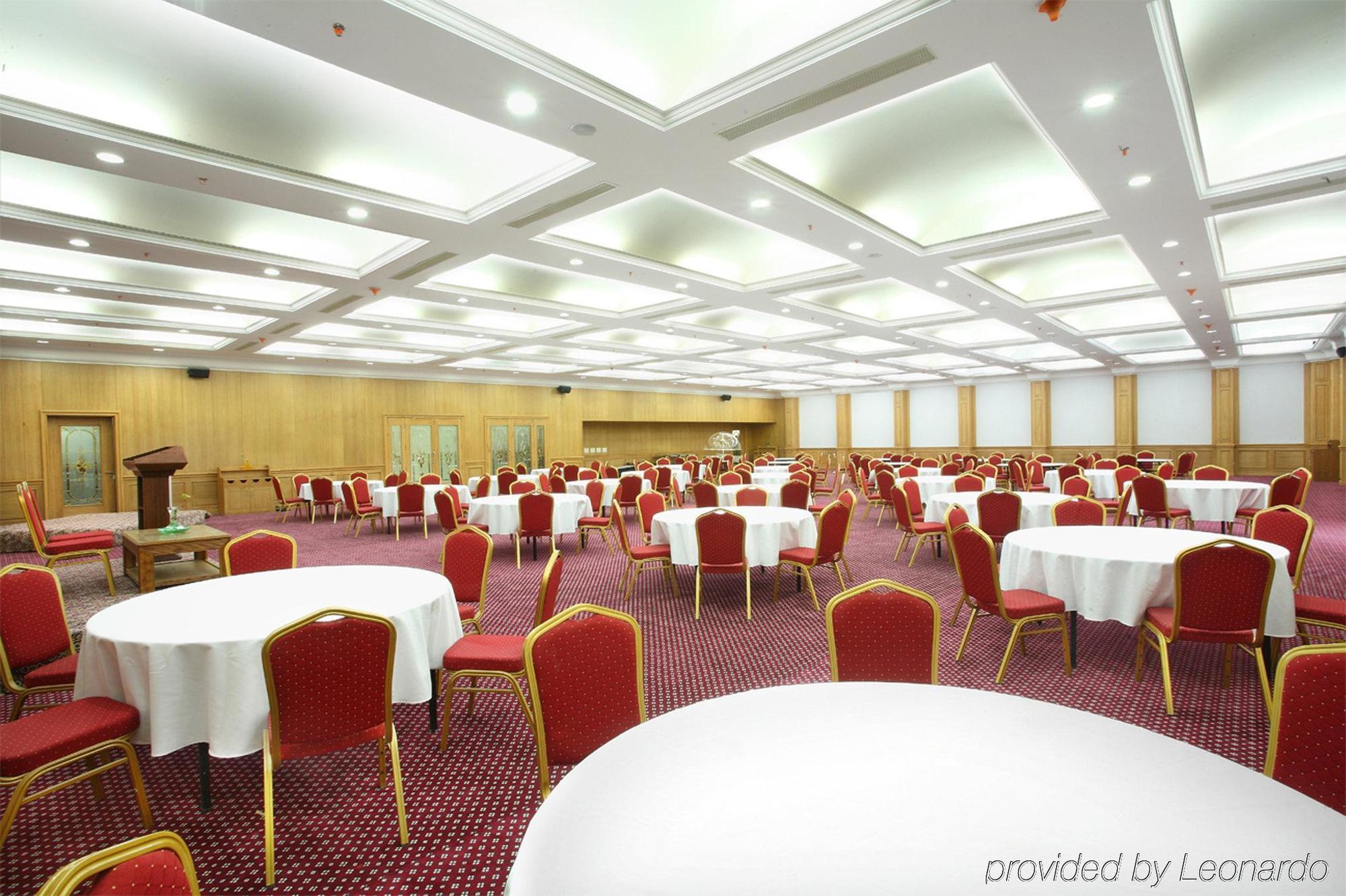 Radisson Blu Kochi Hotel Zakenleven foto The Grand Ballroom