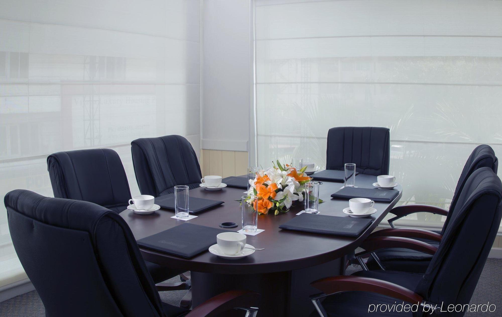 Radisson Blu Kochi Hotel Buitenkant foto Boardroom
