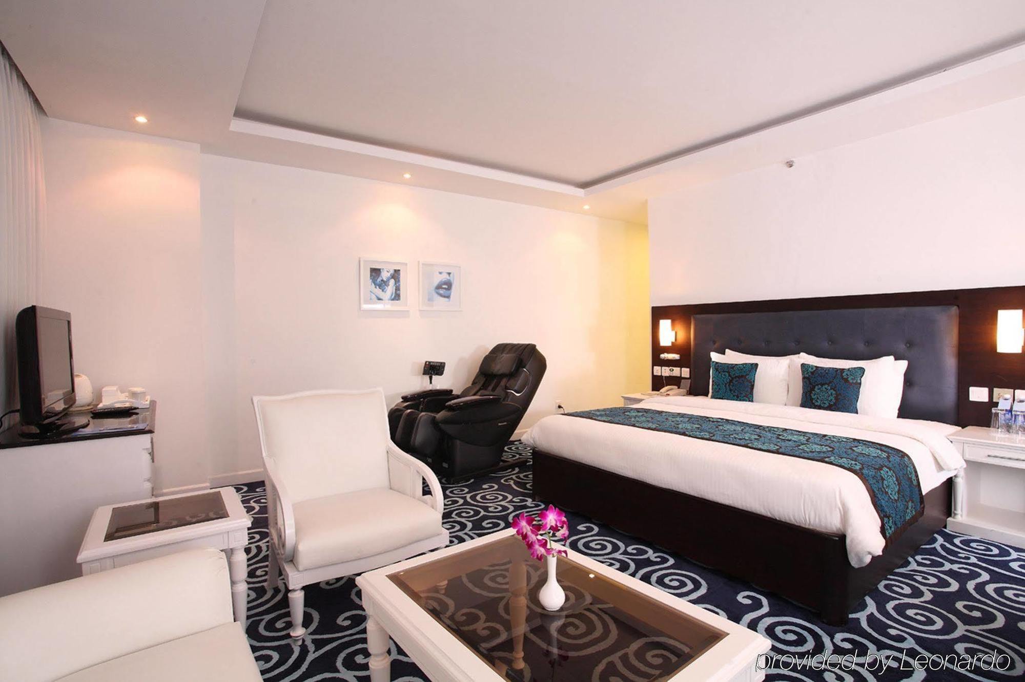 Radisson Blu Kochi Hotel Buitenkant foto Deluxe Room