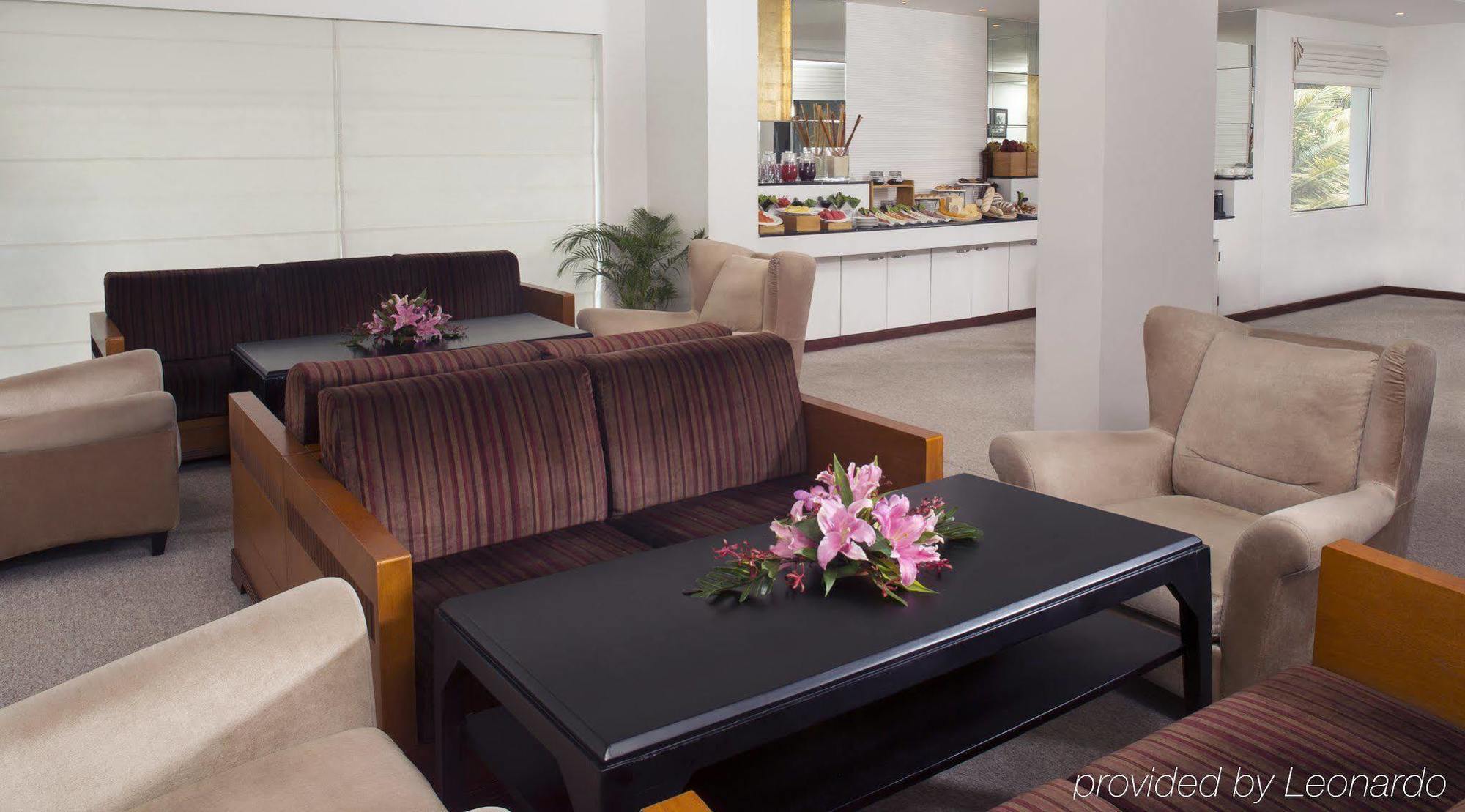 Radisson Blu Kochi Hotel Buitenkant foto A 3D rendering of a living room