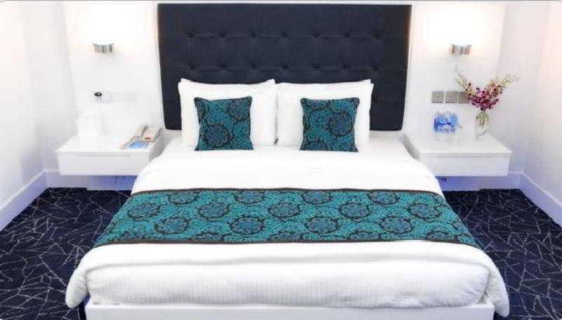 Radisson Blu Kochi Hotel Buitenkant foto A bed runner