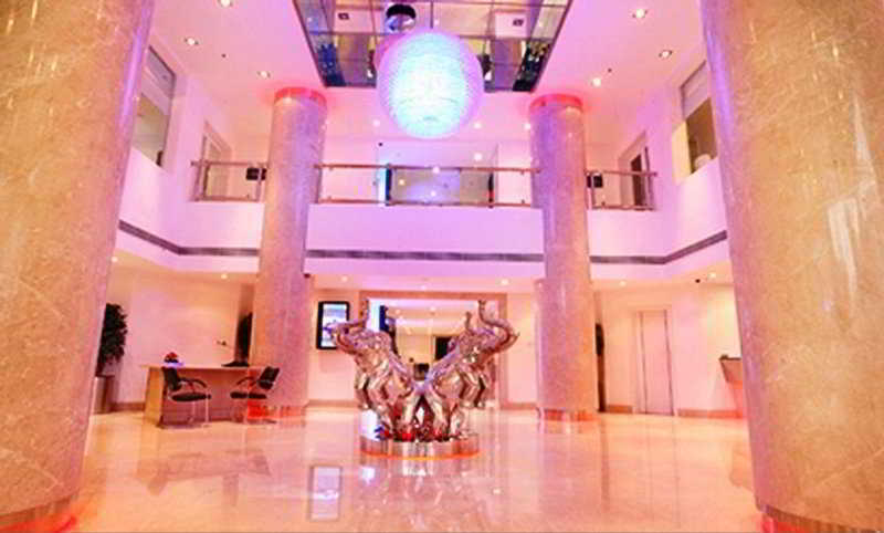 Radisson Blu Kochi Hotel Buitenkant foto The lobby of the hotel