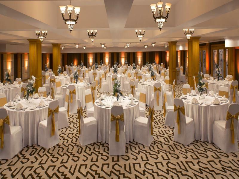 Radisson Blu Kochi Hotel Buitenkant foto The ballroom