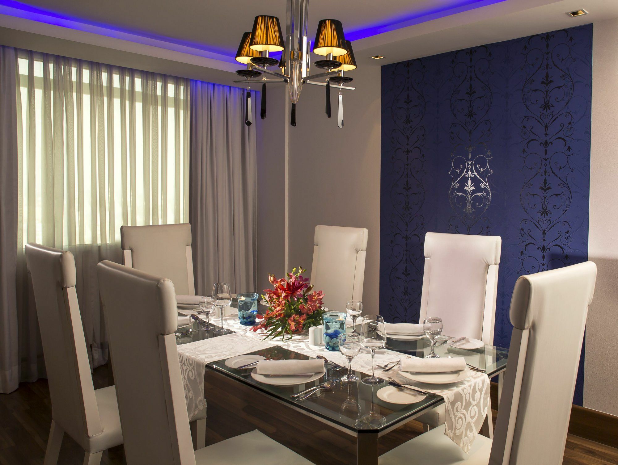 Radisson Blu Kochi Hotel Buitenkant foto A dining room