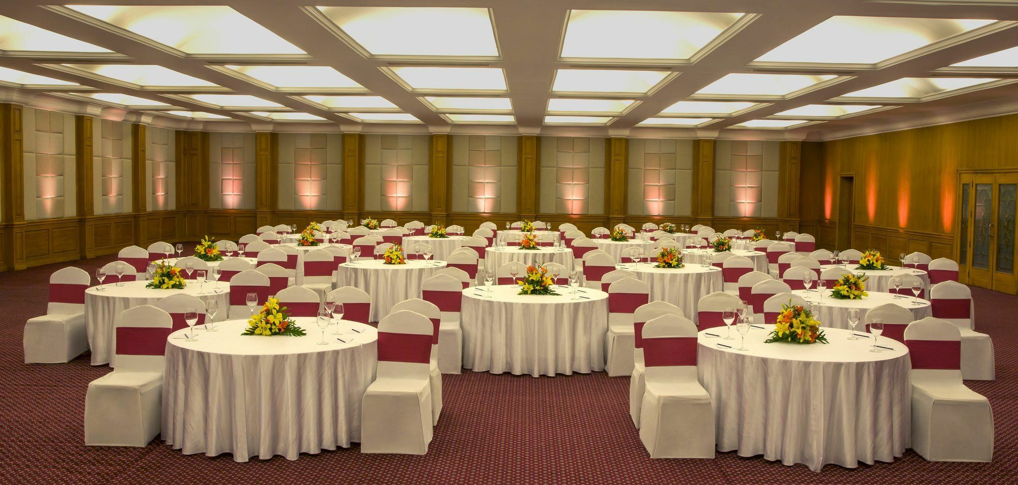 Radisson Blu Kochi Hotel Buitenkant foto The Grand Ballroom